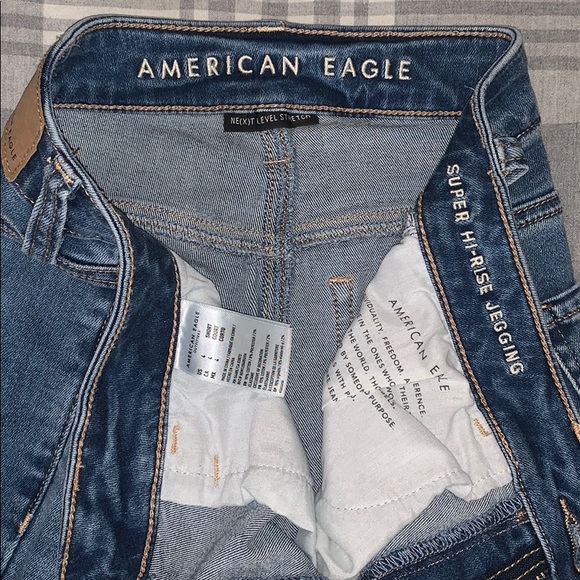 Distressed Super Hi-Rise Jegging - Picture 3 of 6